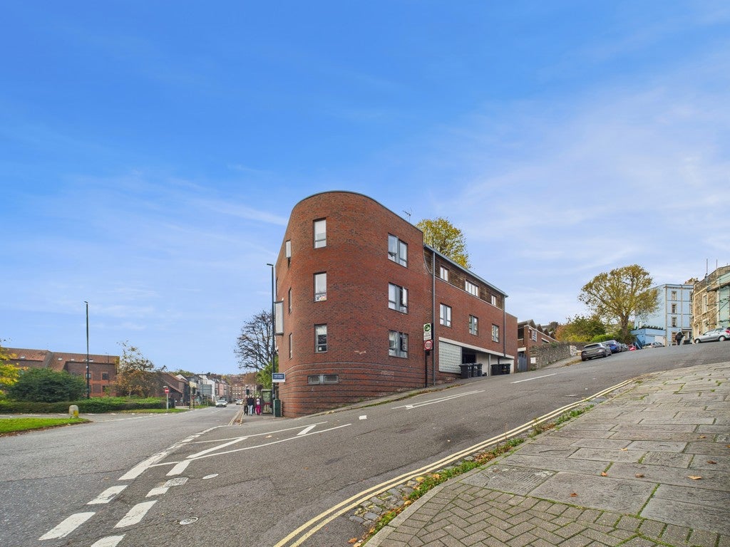 Flat Ambra Vale in Bristol