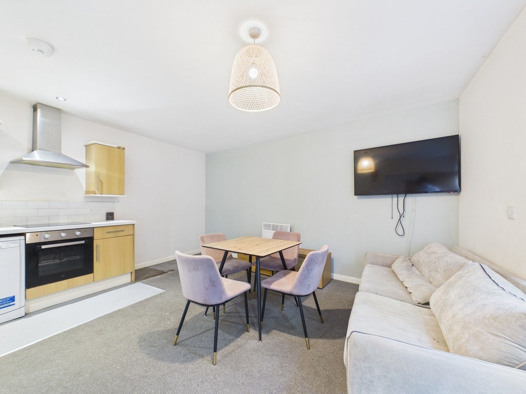 Flat Ambra Vale in Bristol