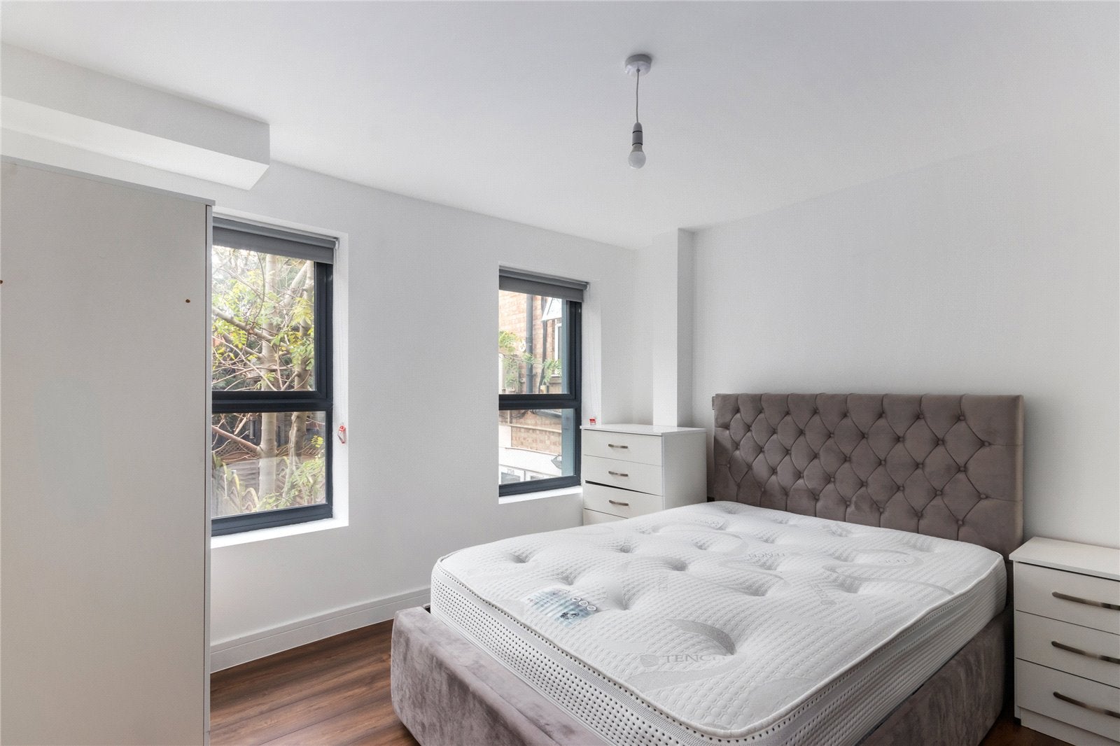 Flat Pirbright Road in Greater London