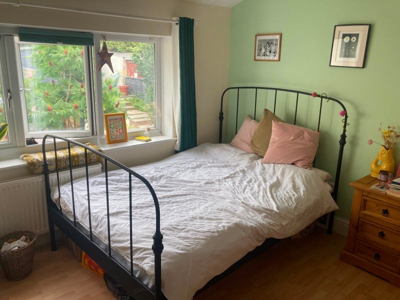 Room St Aidan's Road in Bristol