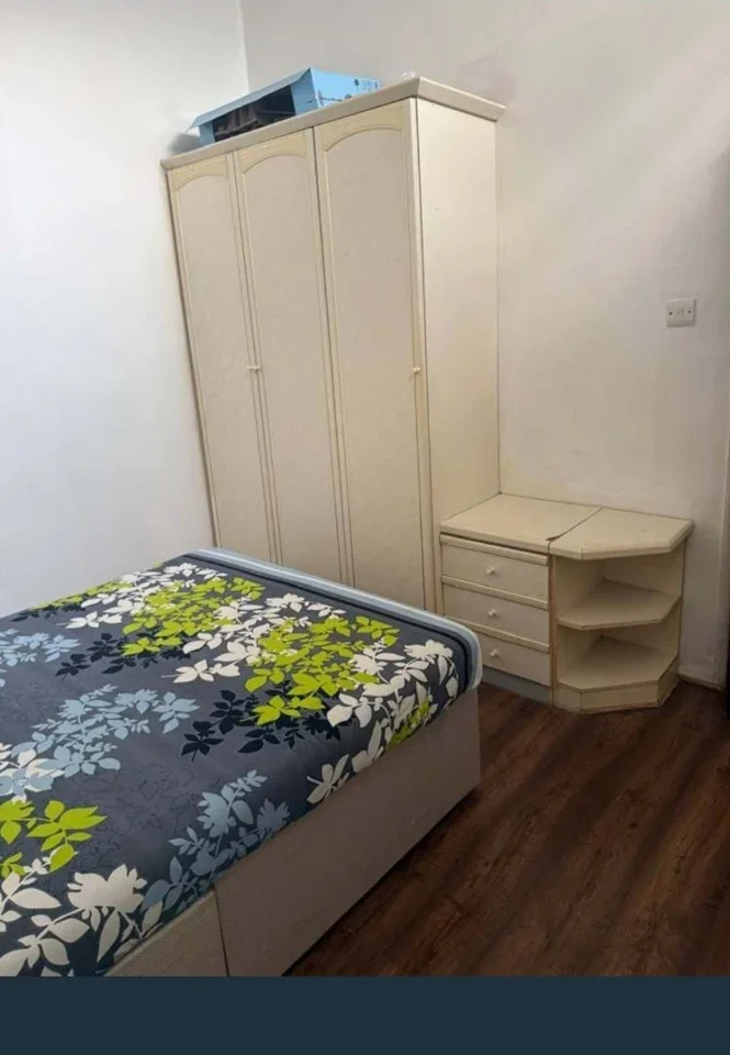 Room Mansfield Road in Greater London