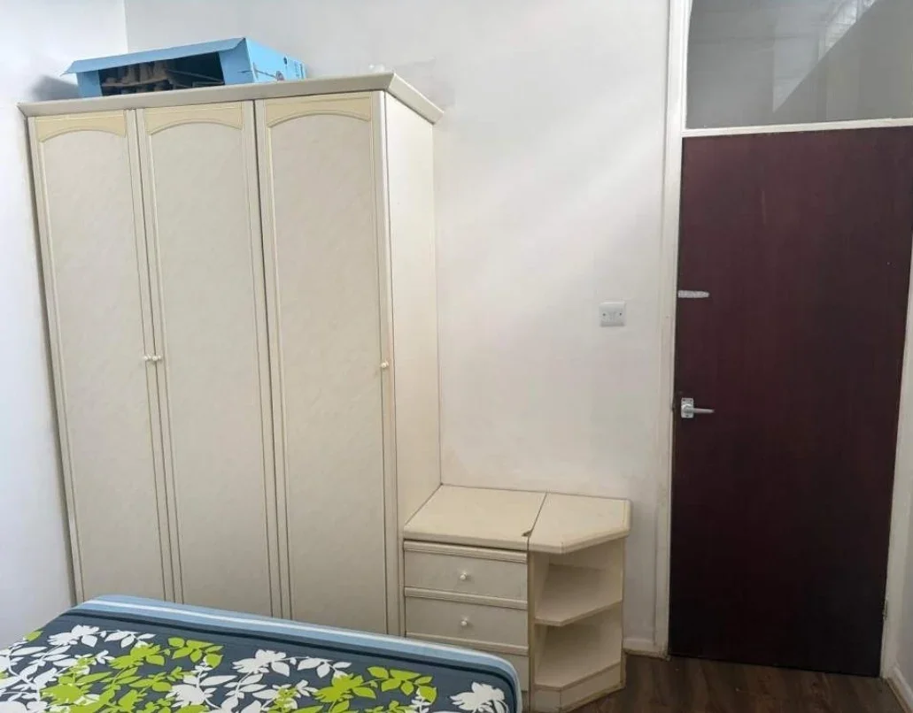Room Mansfield Road in Greater London