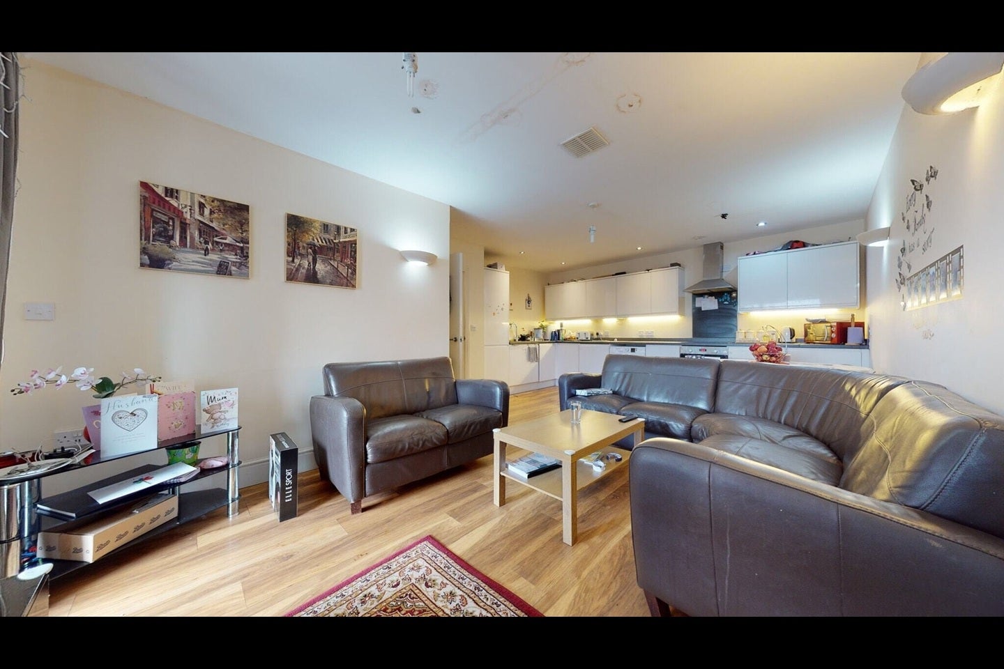 Flat Chingford Mount Road in Greater London
