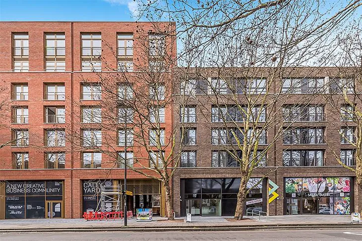 Flat Caledonian Road in Greater London
