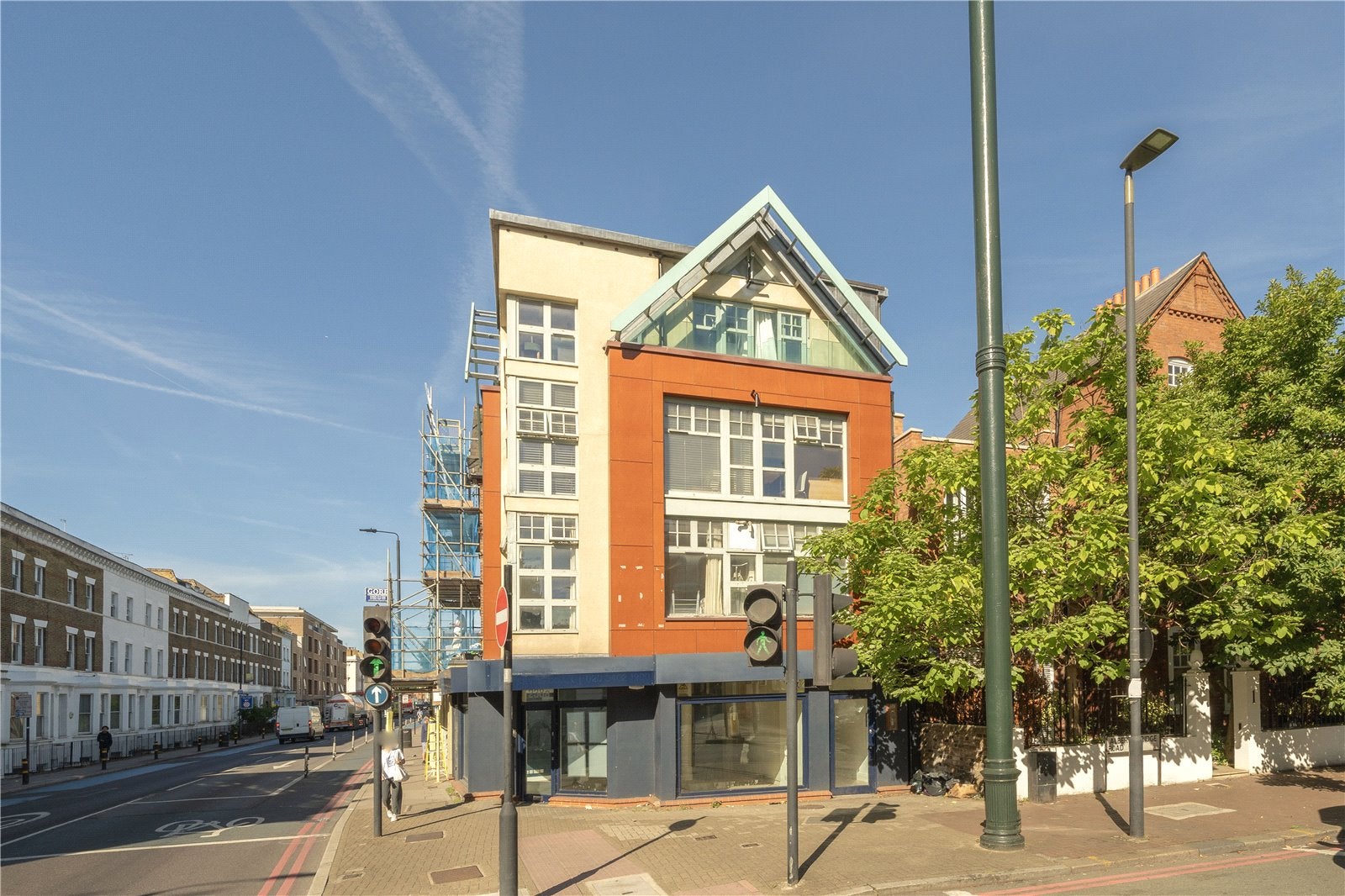 Flat Albert Bridge Road in Greater London