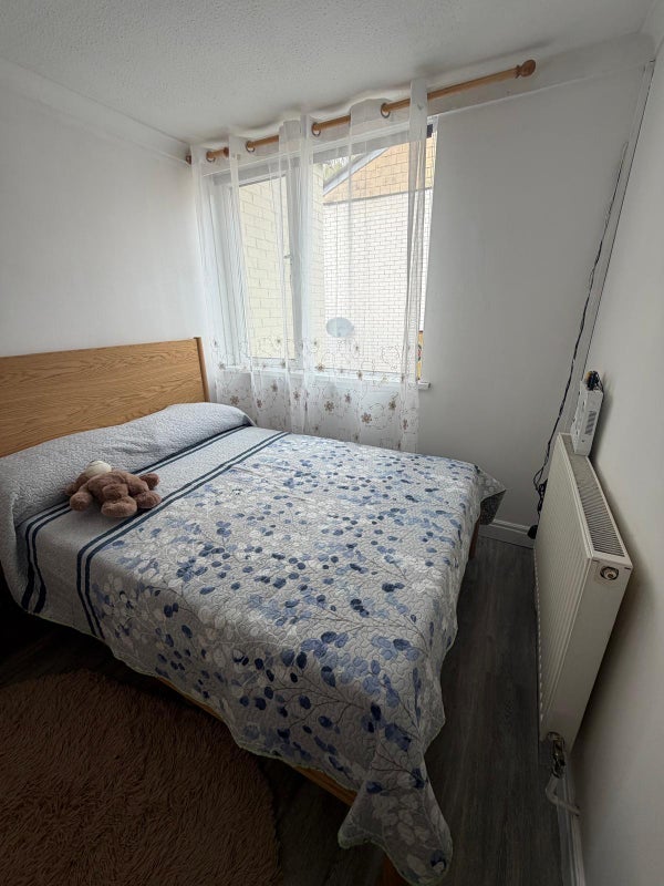 Room Circle Way West in Cardiff