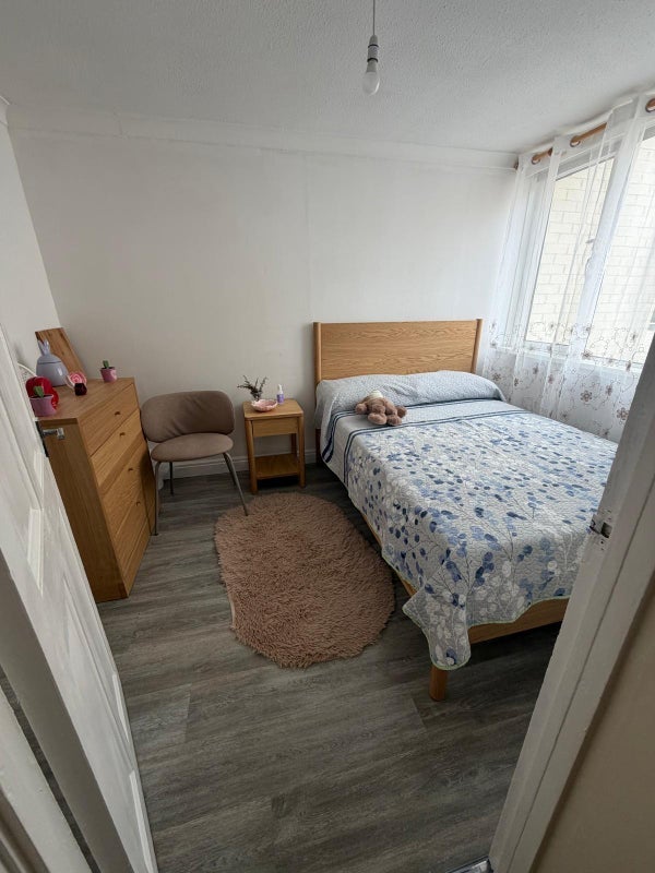Room Circle Way West in Cardiff