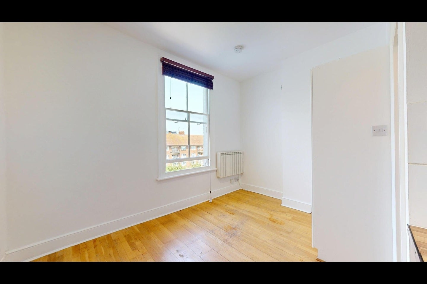 Flat Burton Road in Greater London