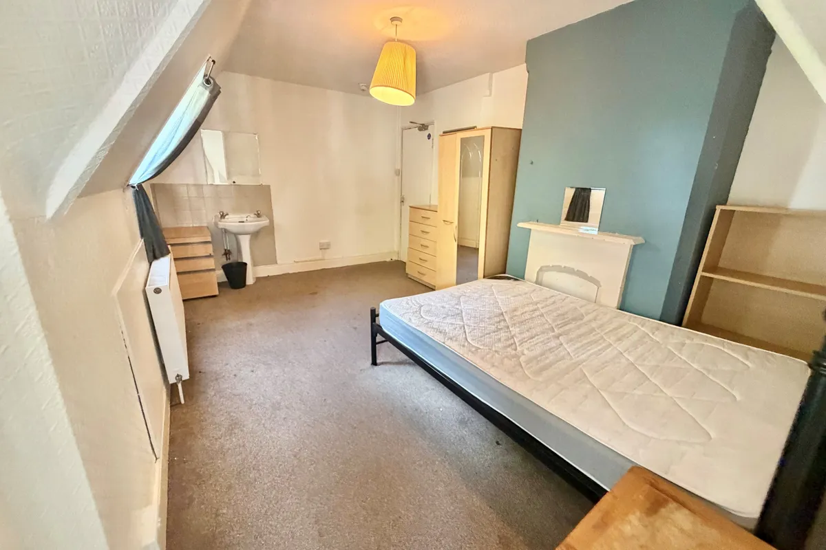 Room Forest Road West in Nottingham