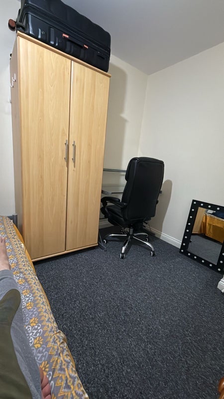 Room Melland Road in Manchester
