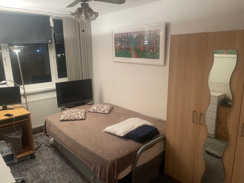 Room Smythe Street in Greater London