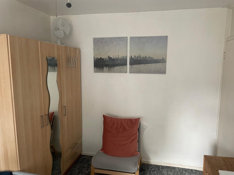 Room Smythe Street in Greater London