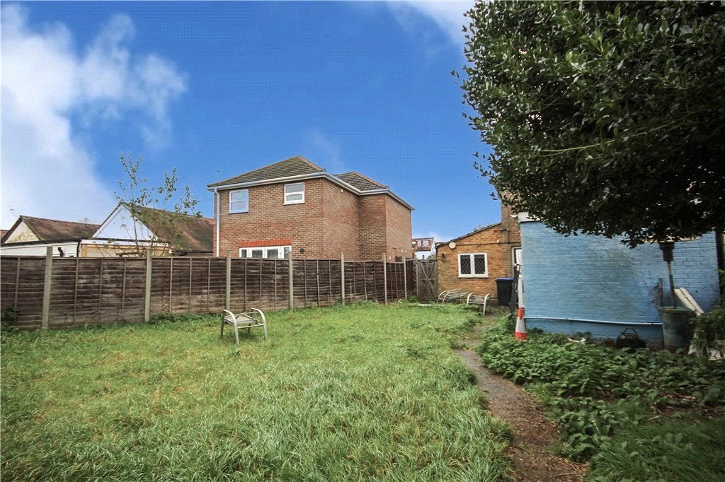Flat Rusham Road in Borough of Runnymede
