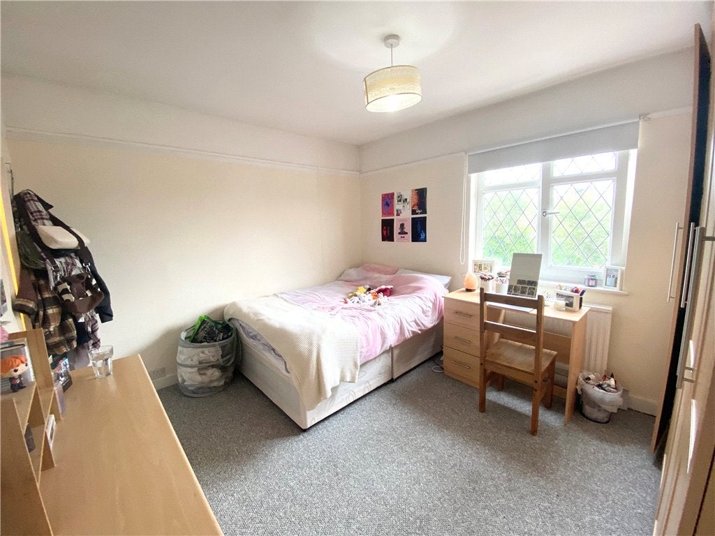 Flat Rusham Road in Borough of Runnymede