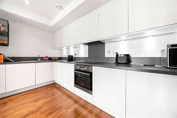 Flat Battersea Park Road in Greater London