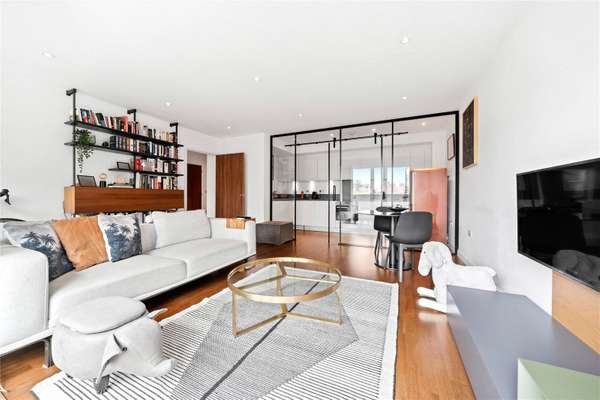 Flat Battersea Park Road in Greater London