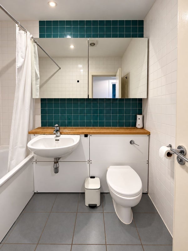Room Hutching's Street in Greater London
