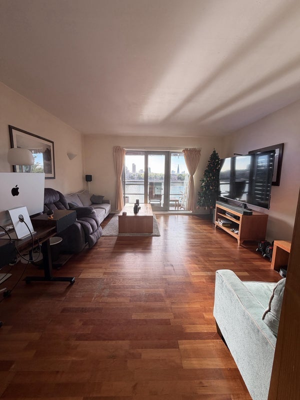 Room Hutching's Street in Greater London