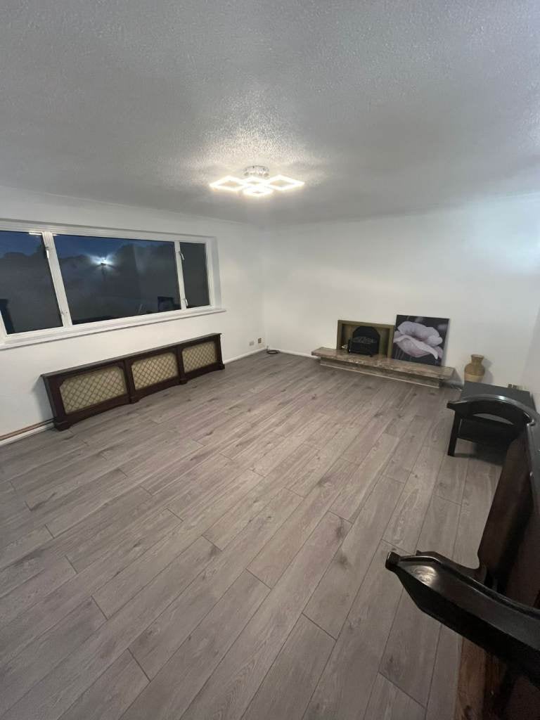 Flat Fusedale Way in South Ockendon