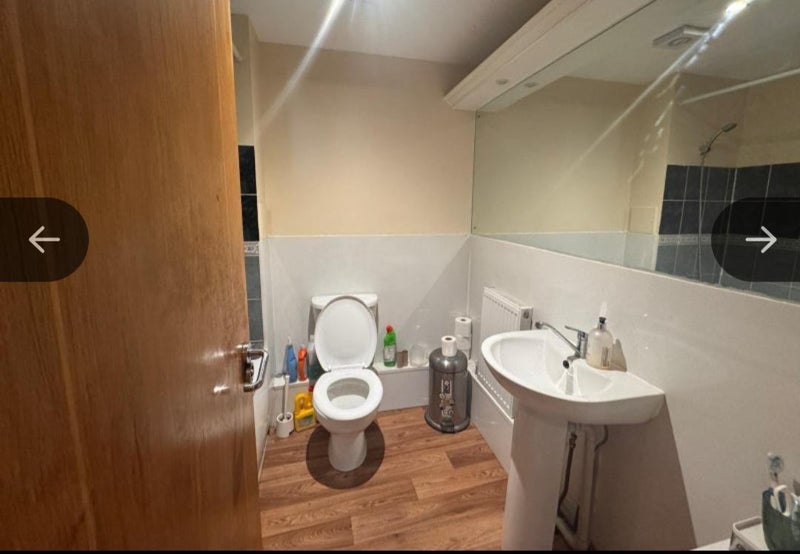 Room Newport Avenue in Greater London