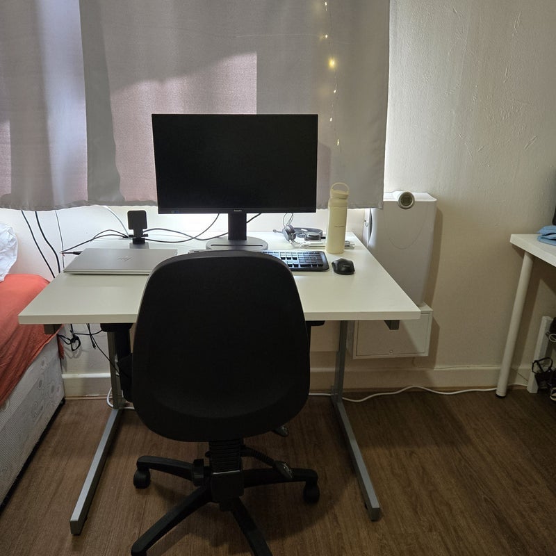 Room Newport Avenue in Greater London