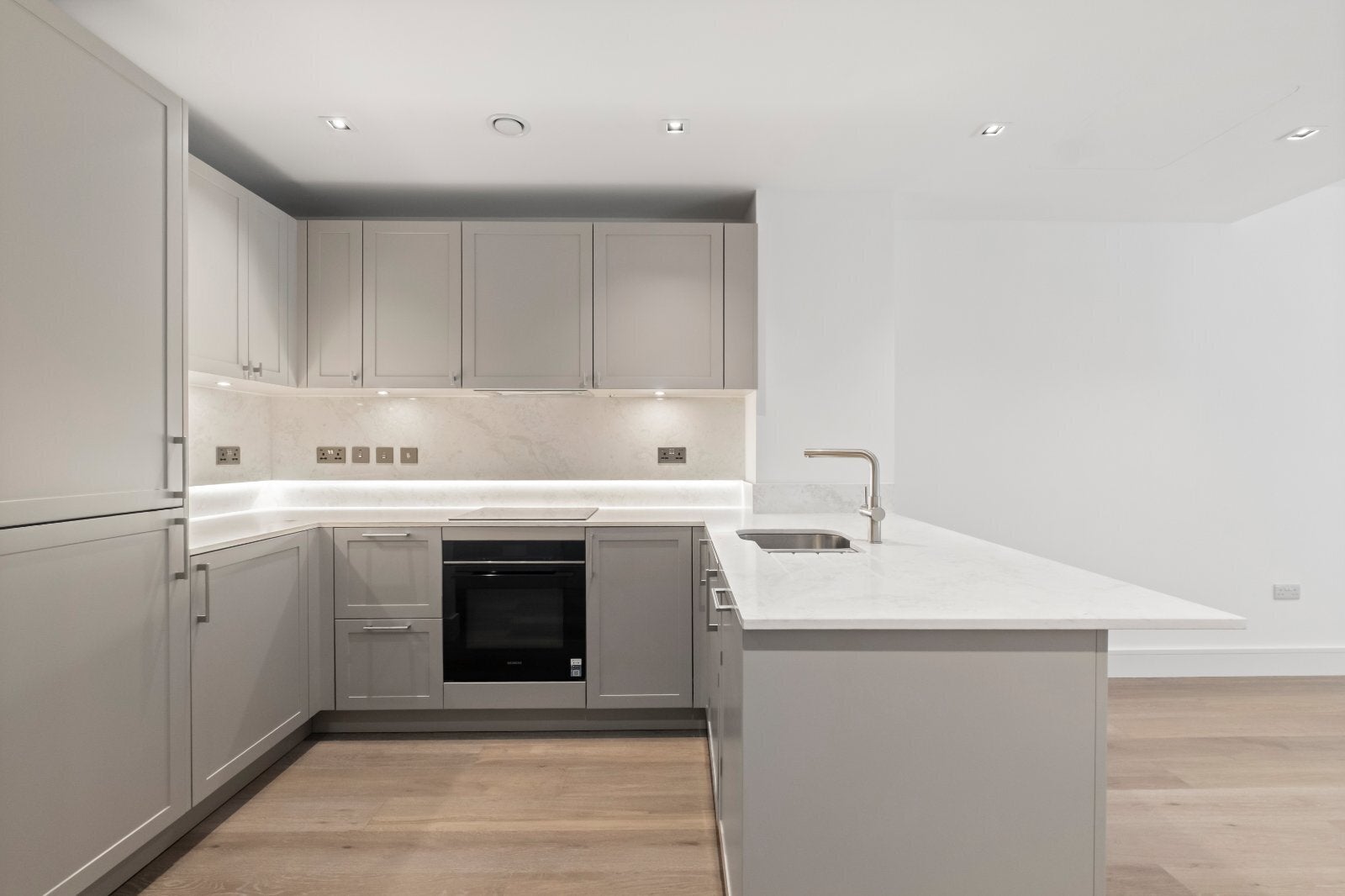 Flat Newcastle Place in City of Westminster