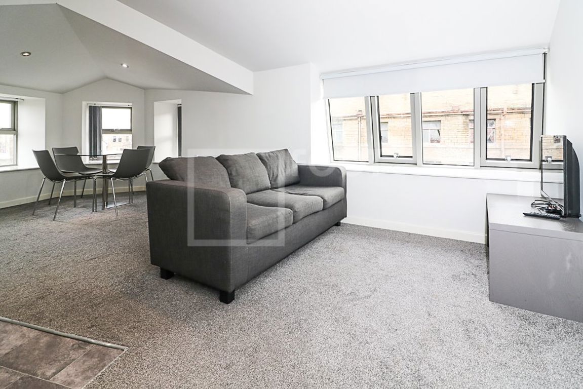 Flat Grattan Road in Bradford