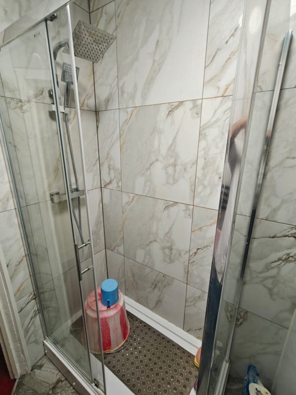 Room Cowper Avenue in Greater London