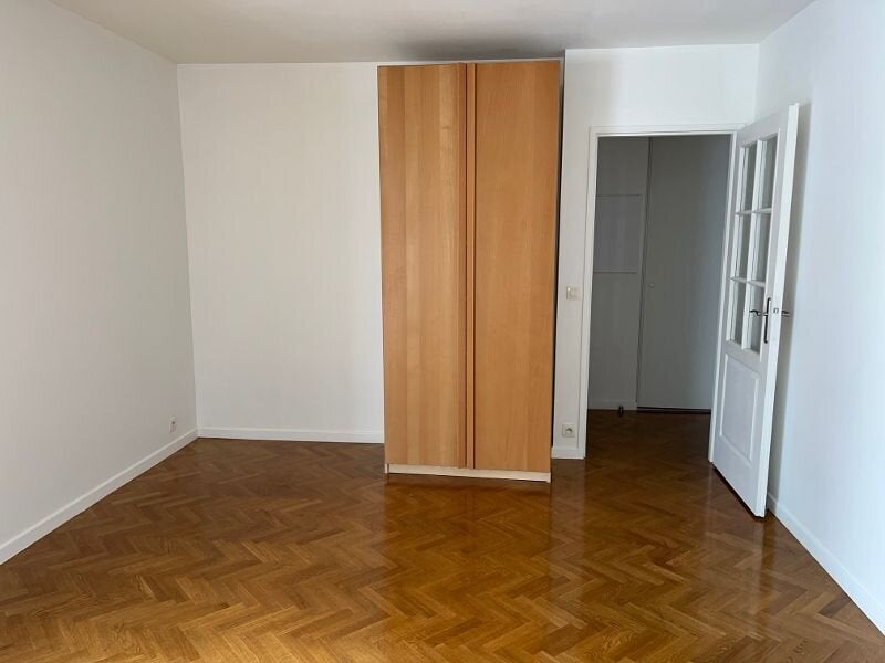 Flat Rue de la Guadeloupe in Paris