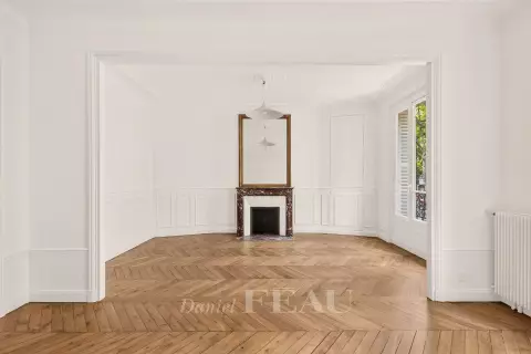Flat Boulevard Saint-Germain in Paris