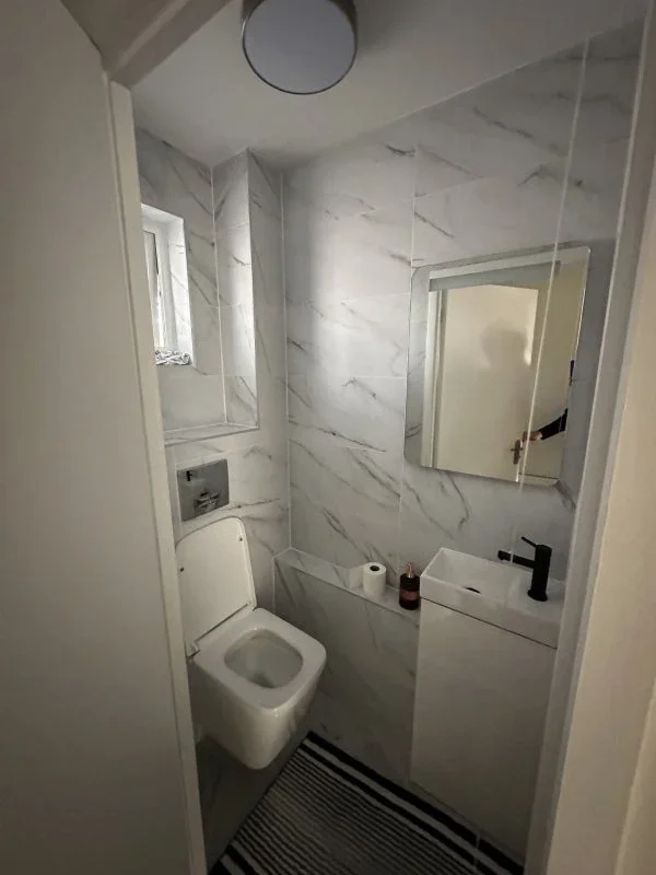 Room Maybank Road in Greater London