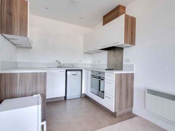 Flat Fire Fly Avenue in Swindon