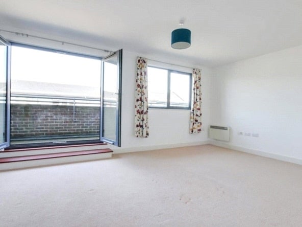 Flat Fire Fly Avenue in Swindon