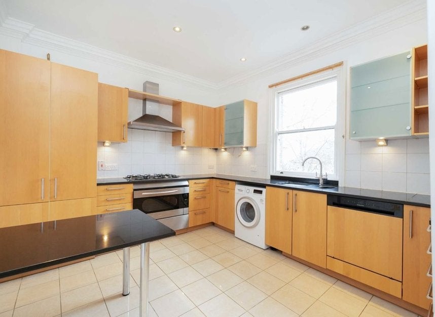 Flat Sunny Gardens Road in Greater London