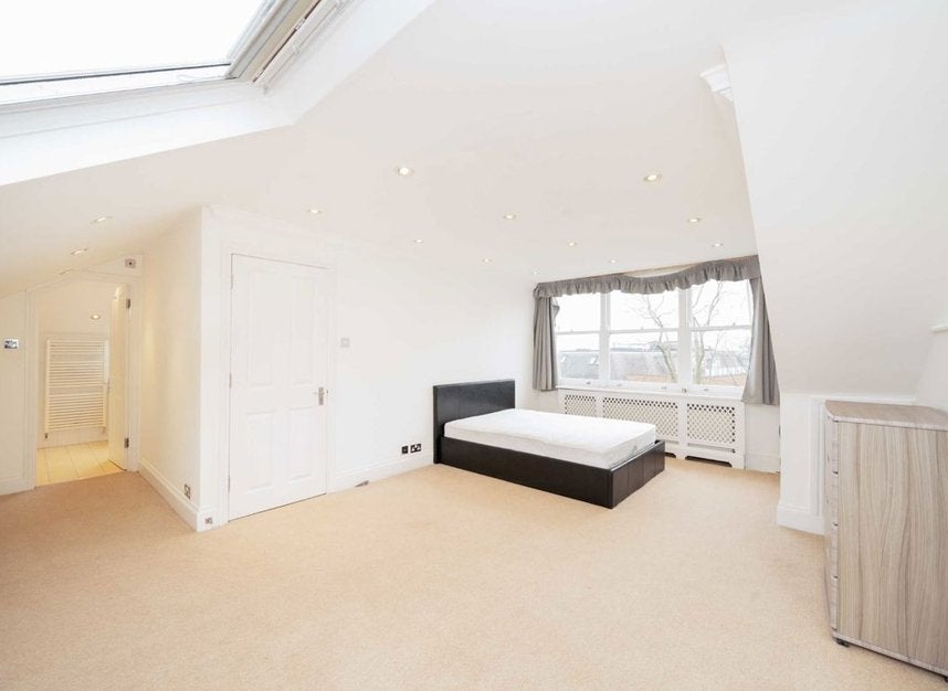 Flat Sunny Gardens Road in Greater London