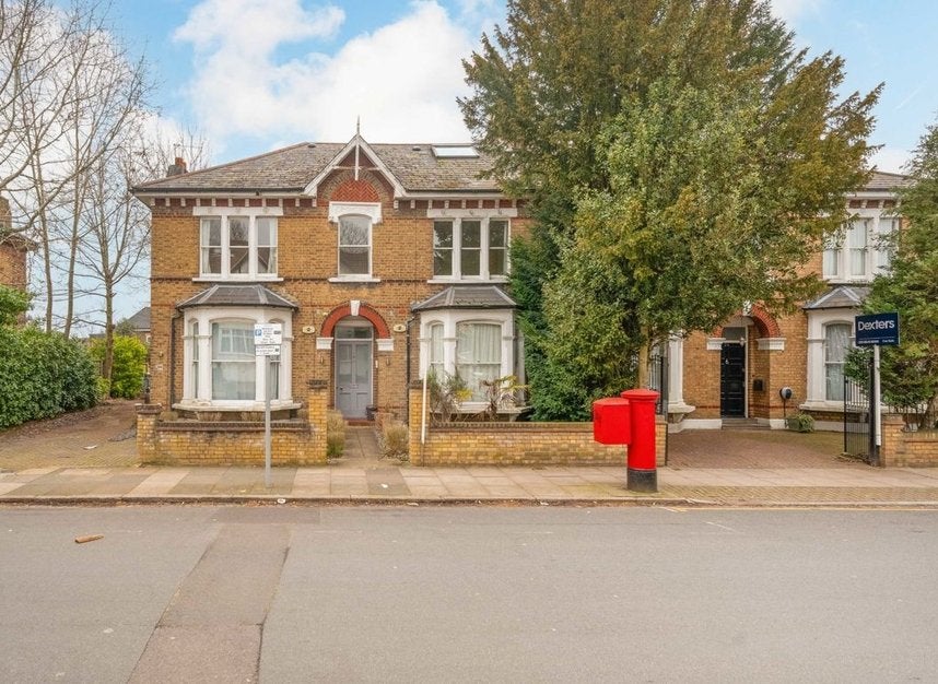 Flat Sunny Gardens Road in Greater London