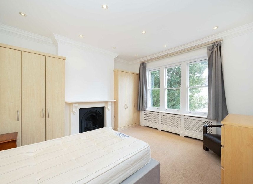 Flat Sunny Gardens Road in Greater London