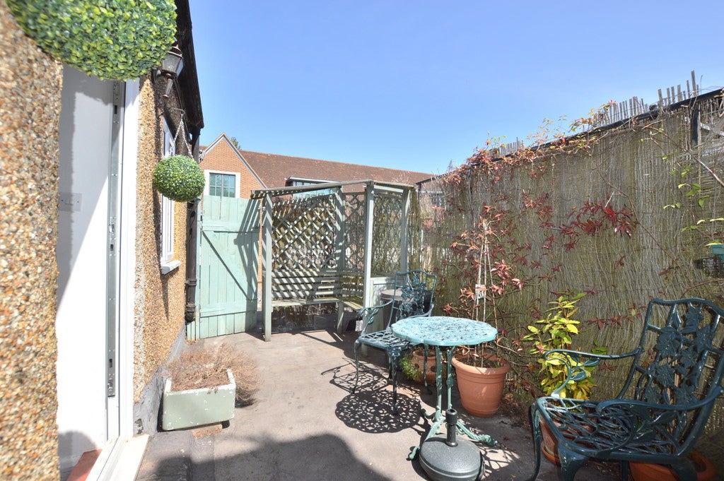 Flat Bell Street in Reigate and Banstead