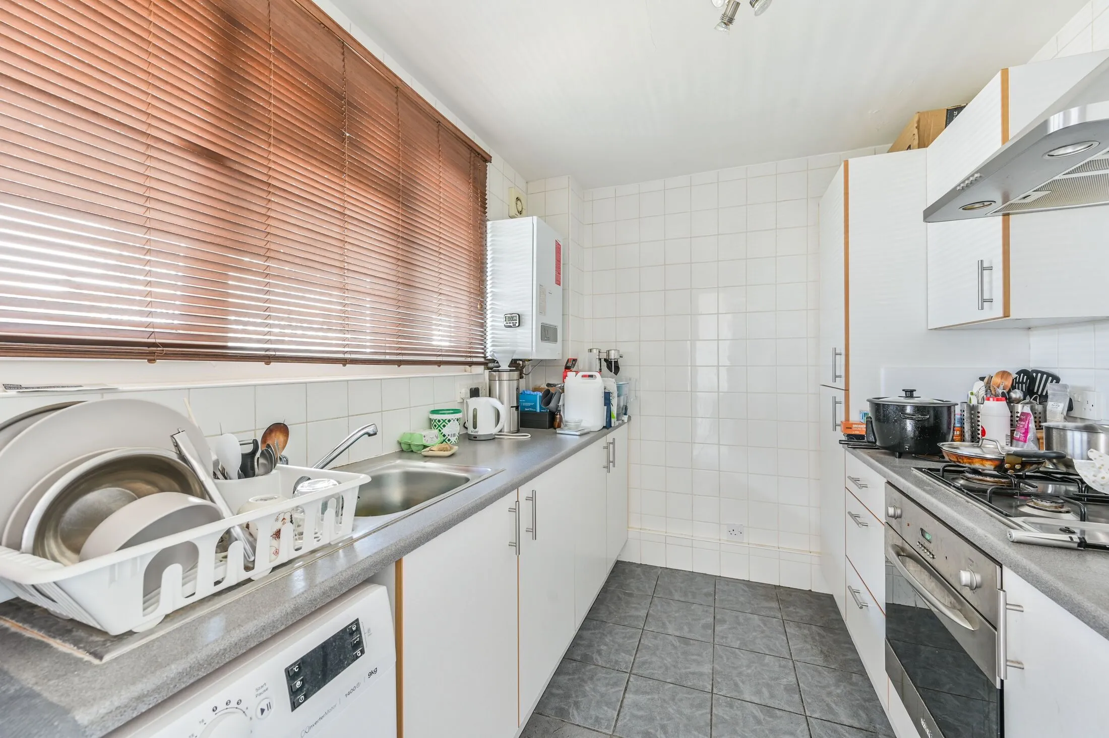 Flat Elspeth Road in Greater London