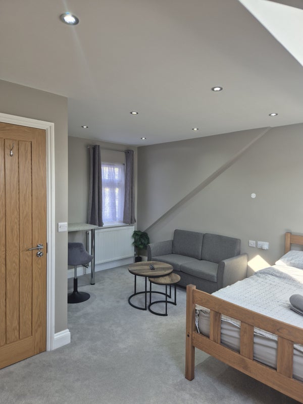 Room Sherrard Road in Greater London