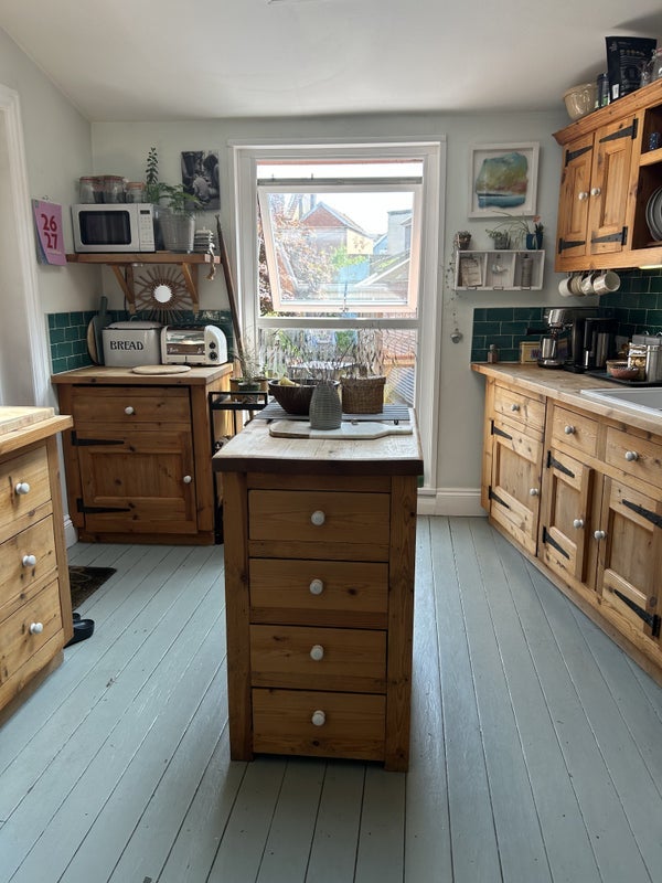 Room Fishponds Road in Bristol