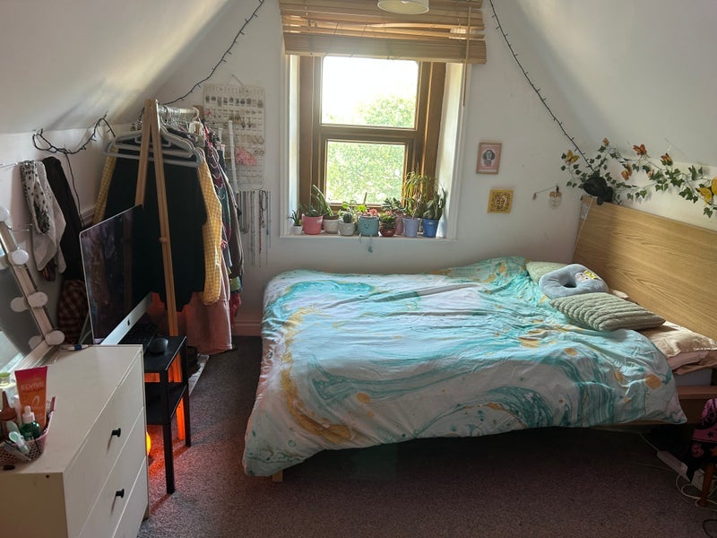Room Fishponds Road in Bristol
