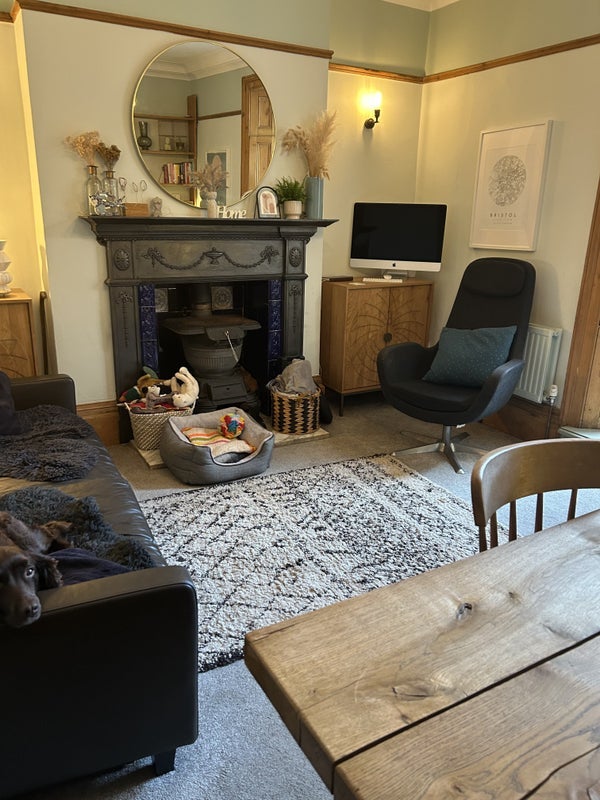 Room Fishponds Road in Bristol