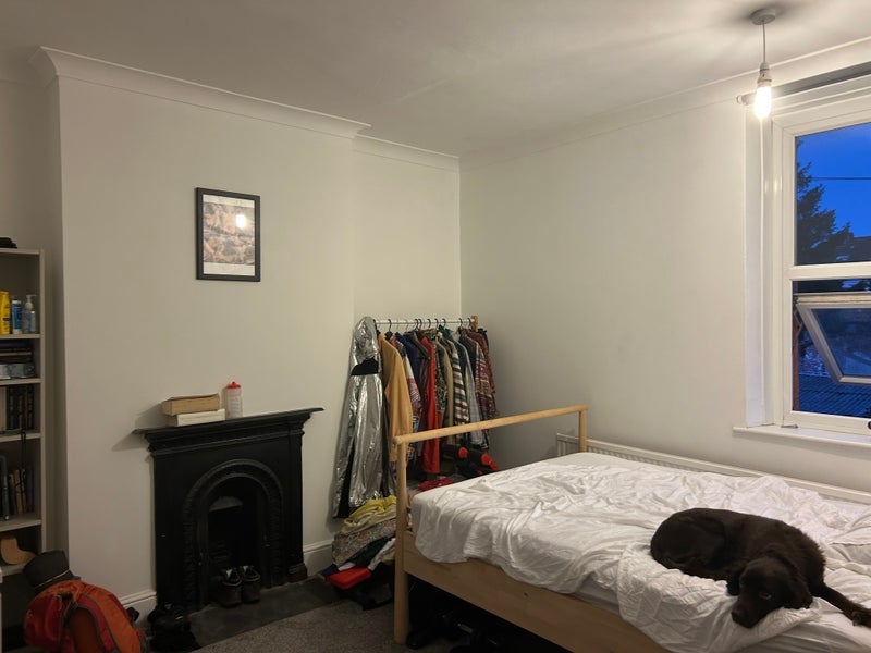 Room Fishponds Road in Bristol