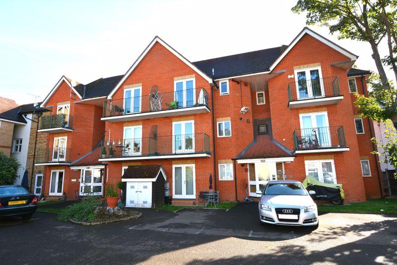 Flat Victoria Avenue in Southend-on-Sea
