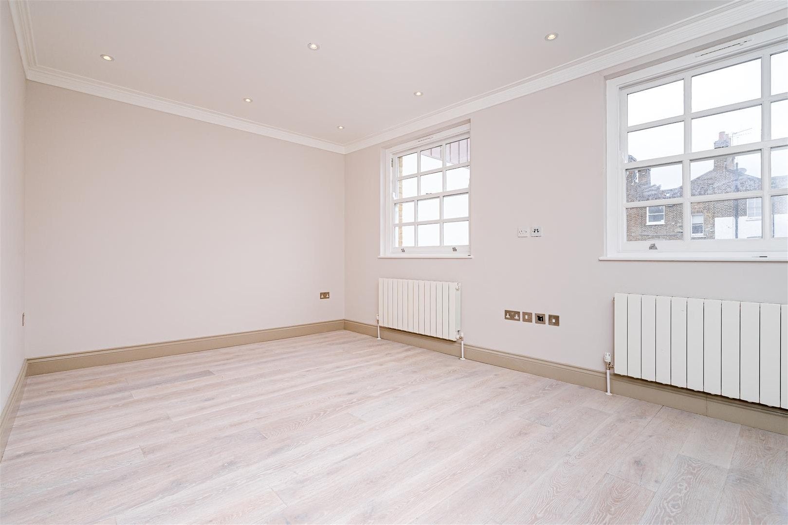 Flat Camden High Street in Greater London