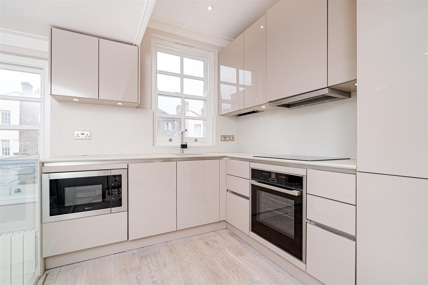 Flat Camden High Street in Greater London