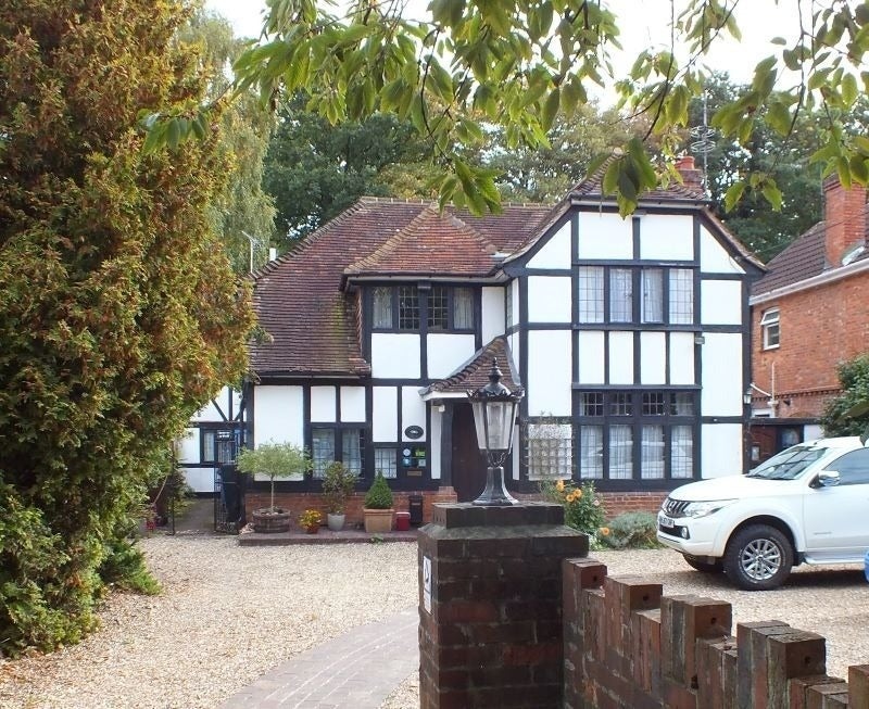 Room Farnborough Road in Rushmoor