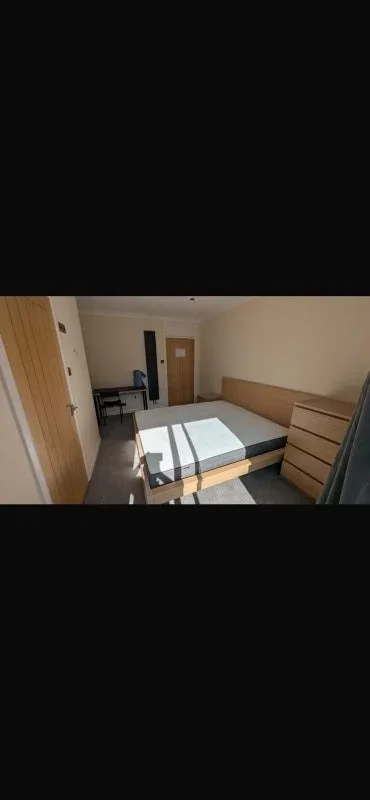 Room Farnborough Road in Rushmoor