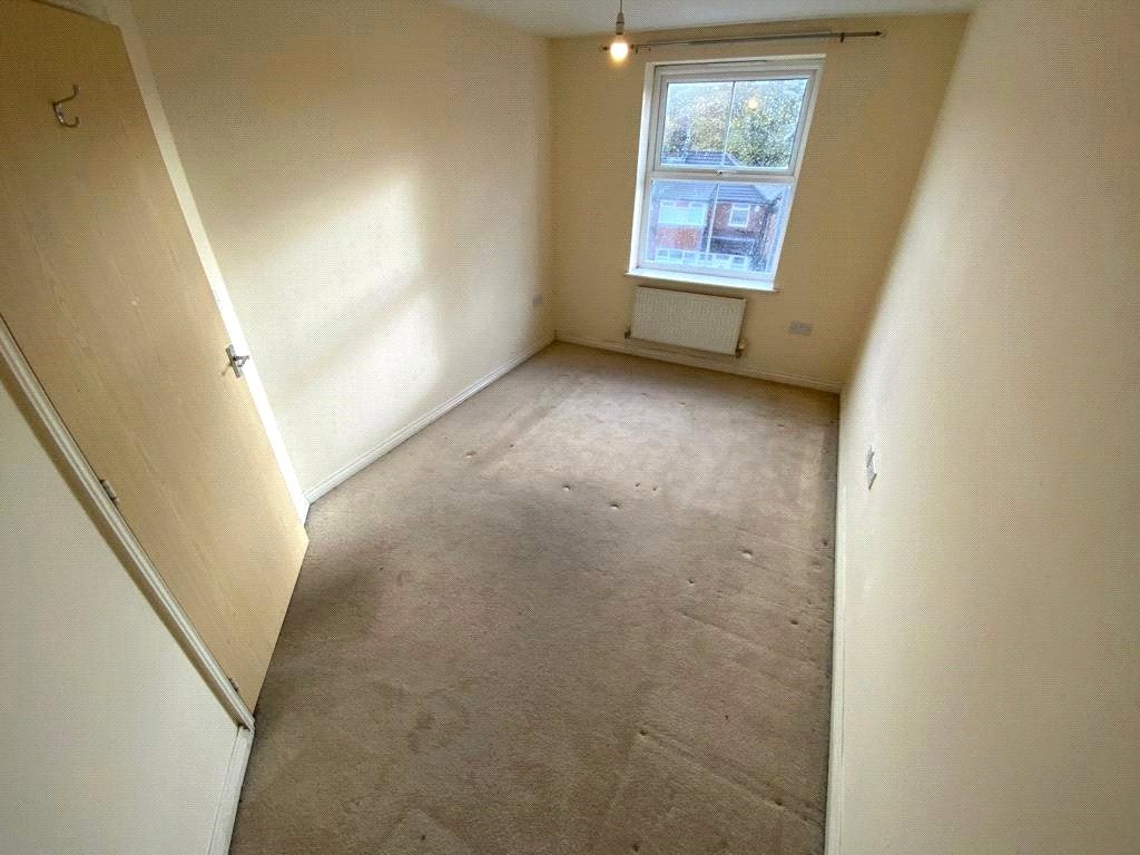 Flat Hawkins Close in Manchester
